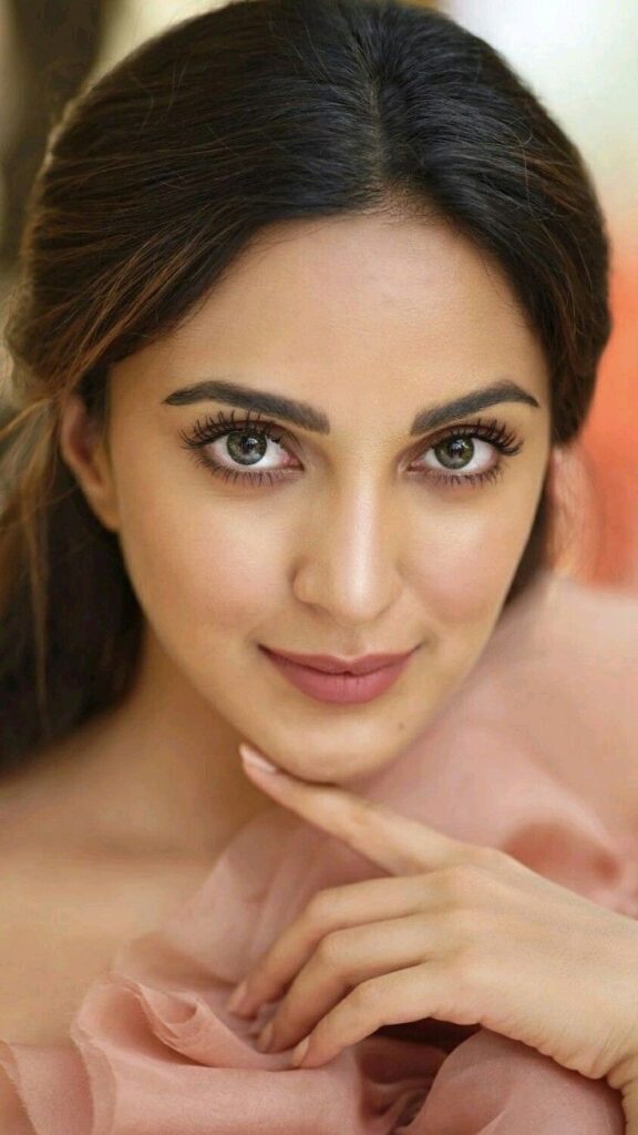 Kiara Advani trending female star Bollywood 2025