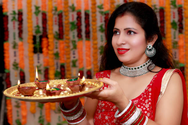 wa Chauth 2025 ki decorated pooja thali aur traditional jewelry