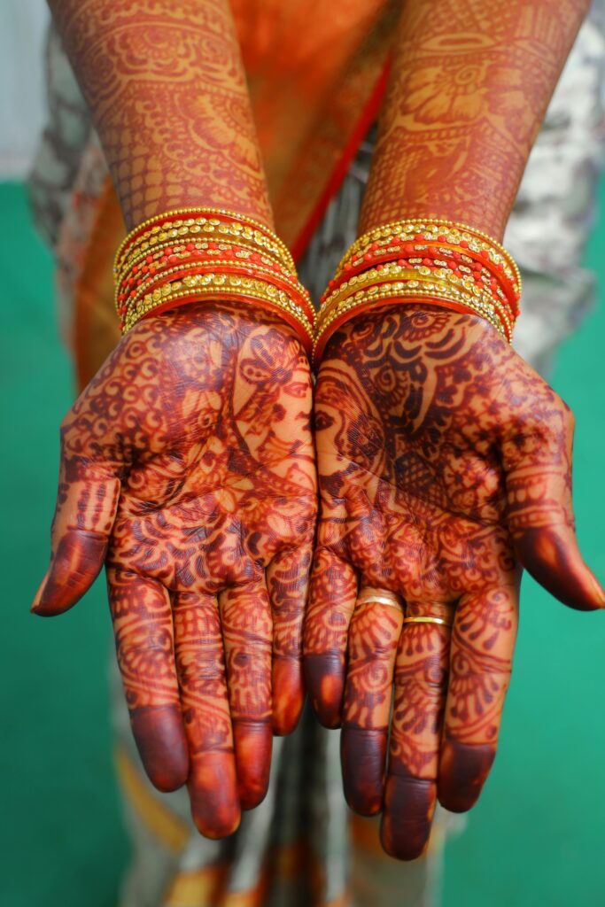 Latest mehndi designs for Karwa Chauth 2025