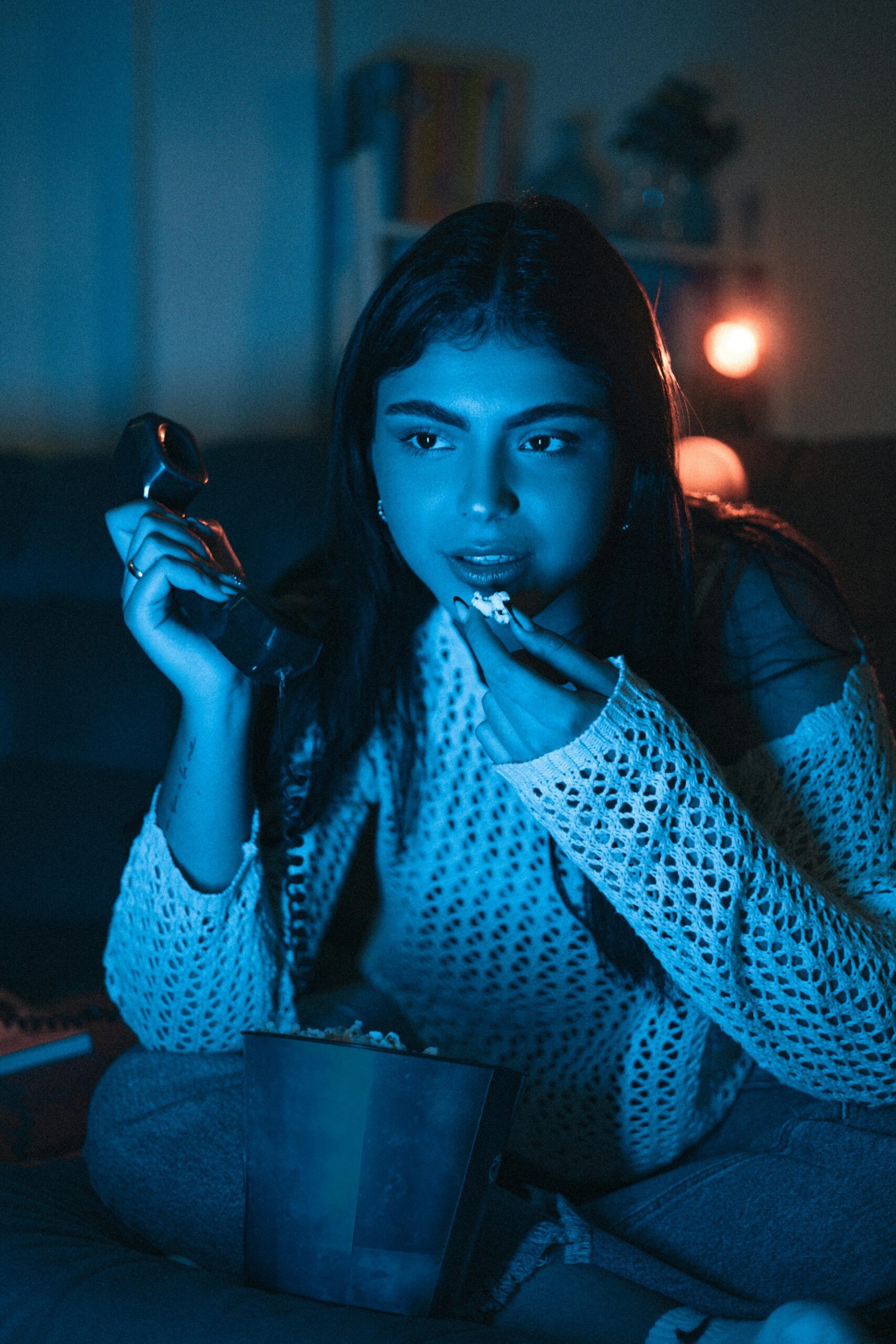 Students aur youth web series binge watching karte hue 2025